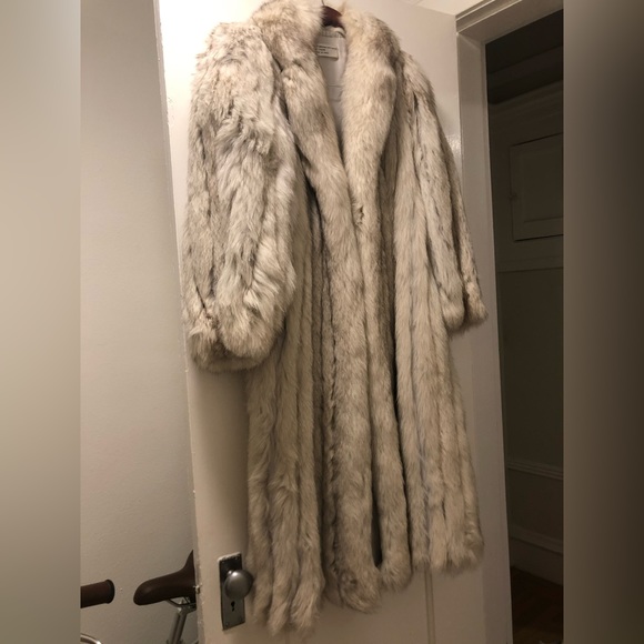 Artic fox fur coat. Full length - Picture 1 of 4